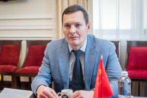 За словами Єніна, добровольці отримують військовий квиток, який замінює їм дозвіл на проживання