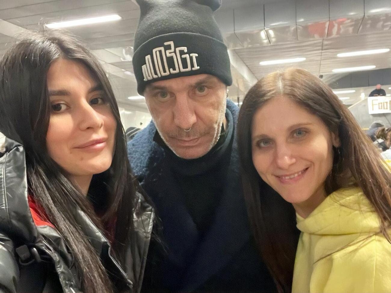 Линдеманн помог украинкам поселиться в гостиницу в Берлине