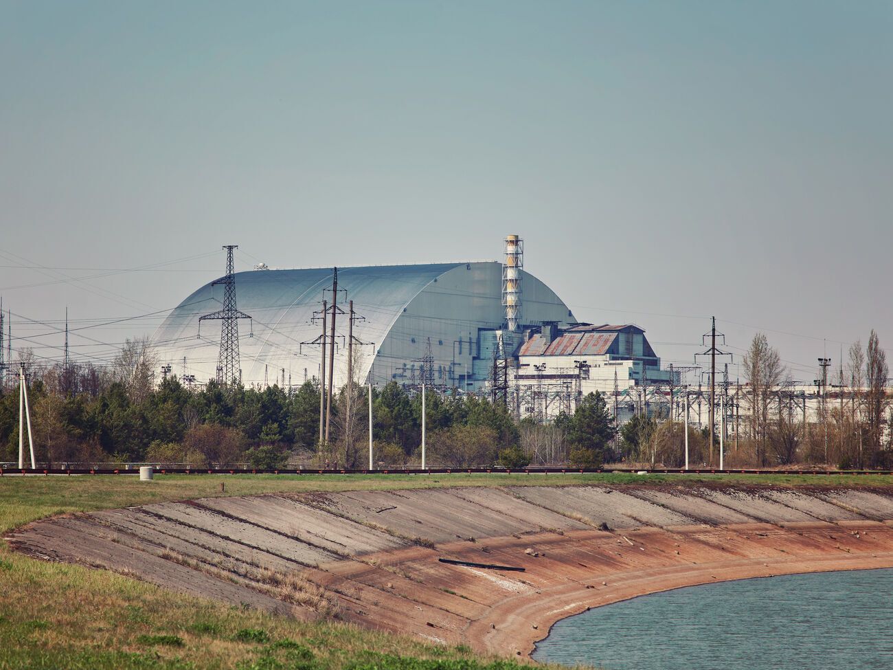 В первый день вторжения российские оккупанты захватили ЧАЭС и взяли в заложники персонал