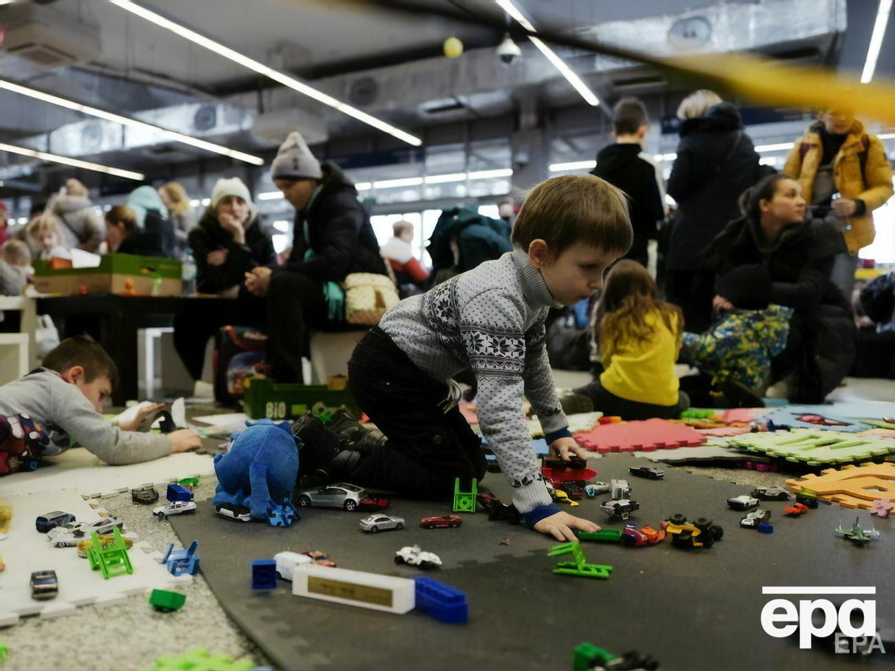 По данным Нацполиции, из оккупации удалось вывести 100 мирных жителей, 30 из которых &ndash; дети