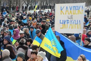 Після масового вторгнення РФ в Україну в Херсонській області відбулися проукраїнські мітинги