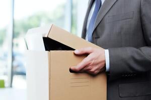 Российские чиновники задумываются об увольнении, но боятся, что это приравняют к бегству