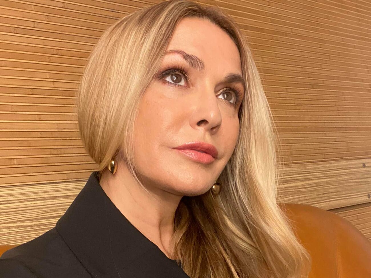 Сумская с другими актрисами помолилась за украинских воинов