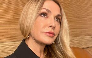 Сумская с другими актрисами помолилась за украинских воинов