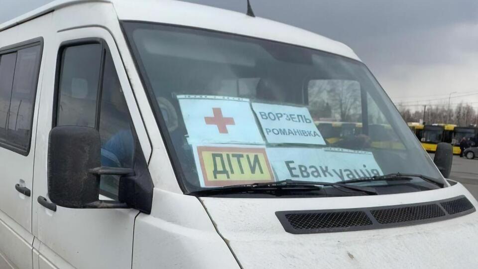 Російські окупанти заблокували автобуси із жінками та дітьми у Стоянці, повідомили в Бучанській міськраді