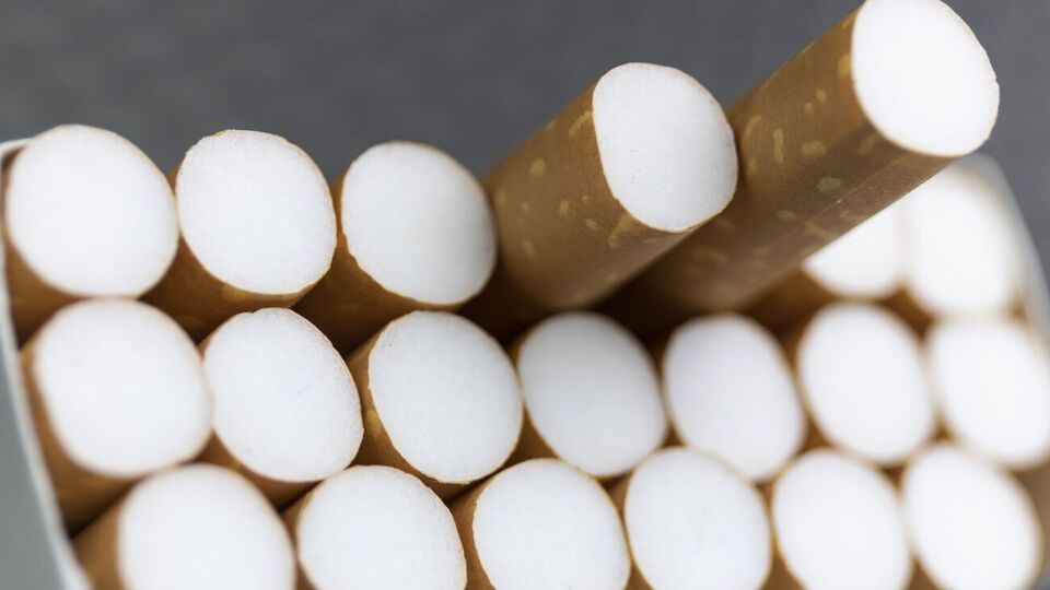 Imperial Brands в России производит сигареты и табачную продукцию под брендами Davidoff, West, Jadé, P&S, "Максим" и myblu