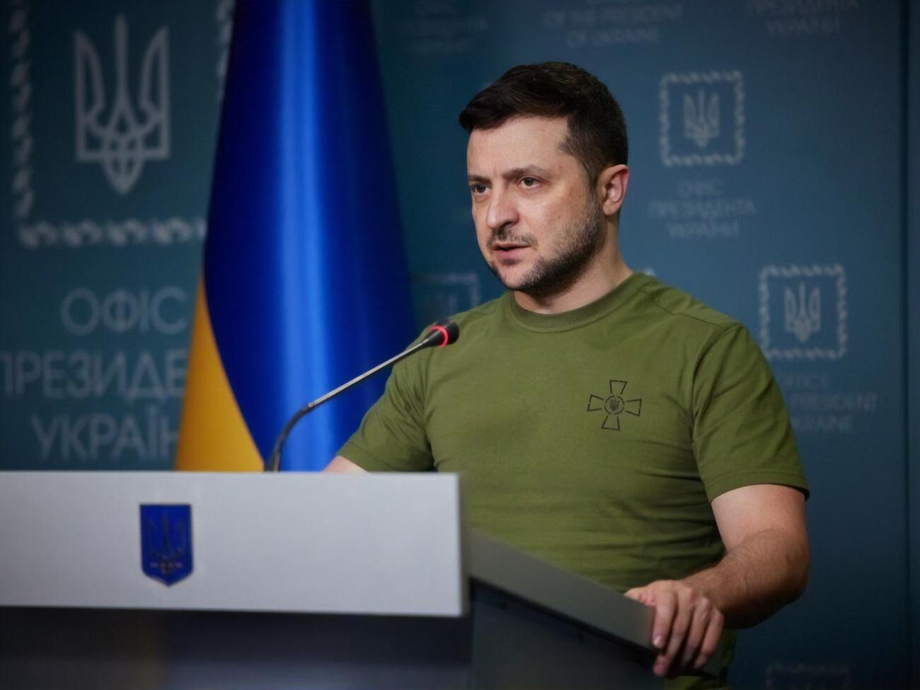 Зеленский:&nbsp;Прямой удар российских войск по роддому. Люди под завалами. Дети под завалами. Это зверство!