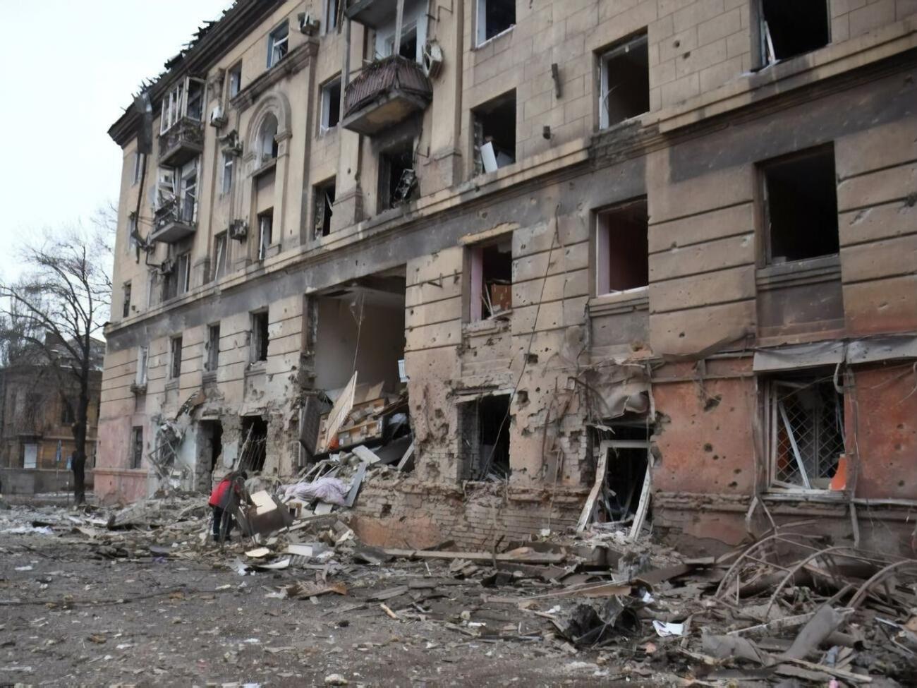 Мариуполь подвергается непрерывным обстрелам