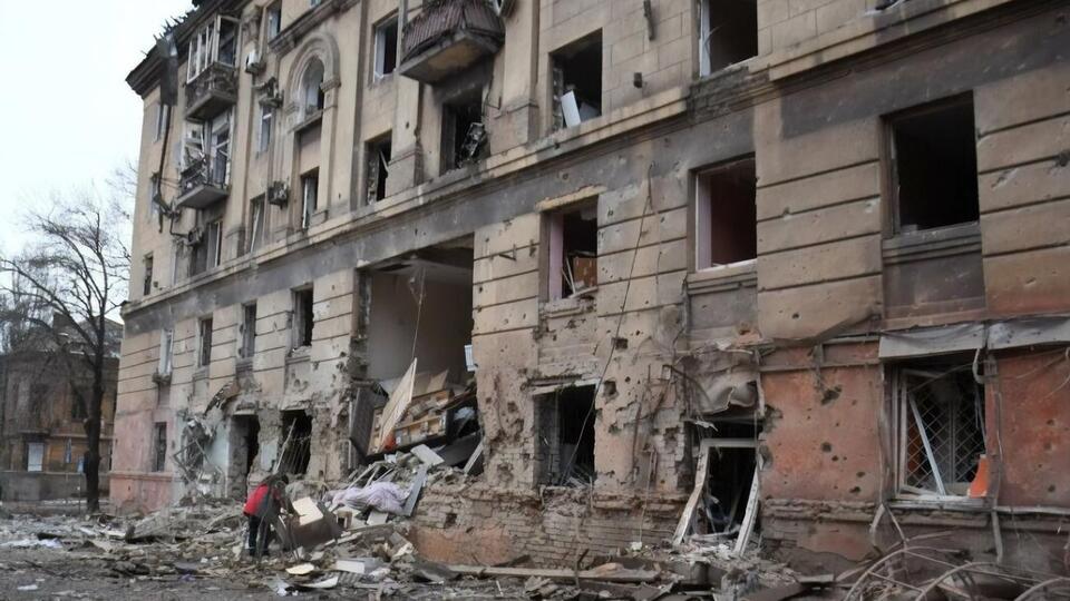 Мариуполь подвергается непрерывным обстрелам