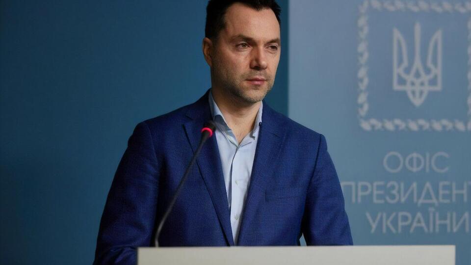 Арестович розповів, що у РФ показують фото знищеної російської техніки, видаючи її за українську