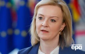 За словами Трасс, країни Заходу мають посилити санкції проти Росії, зокрема повне від'єднання РФ від SWIFT