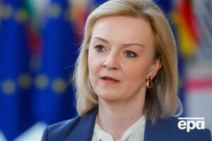 За словами Трасс, країни Заходу мають посилити санкції проти Росії, зокрема повне від'єднання РФ від SWIFT