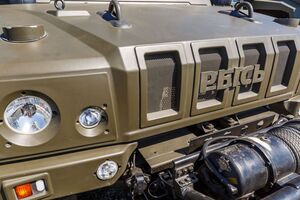 Первым выстрелом снайпер остановил бронеавтомобиль "Рысь"