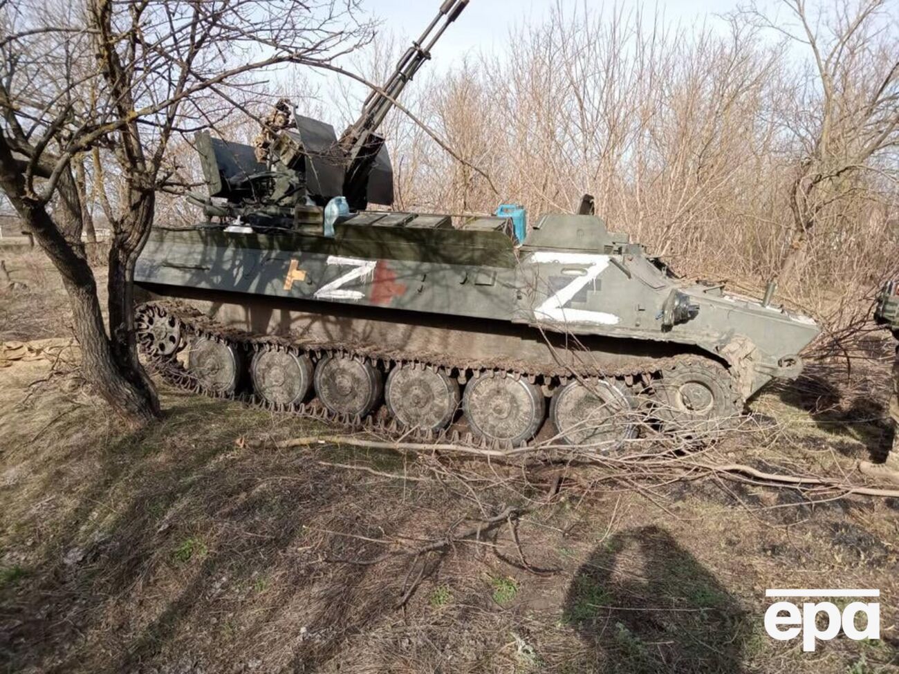 Силы обороны Украины преследуют отступающих оккупантов, прорывают их оборонные позиции и постепенно освобождают украинские земли, сообщает Генштаб