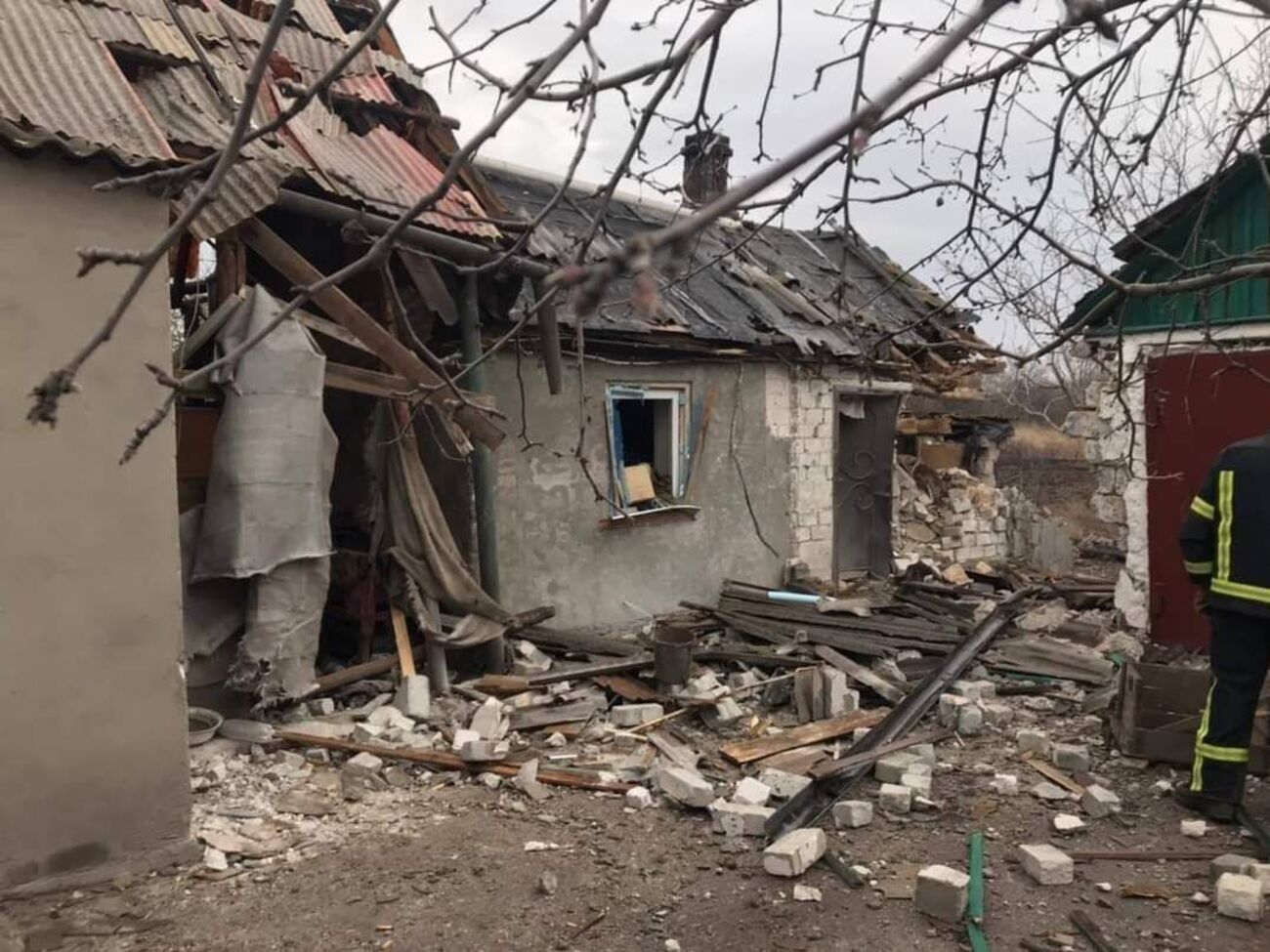 Окупанти продовжують обстрілювати Луганську область