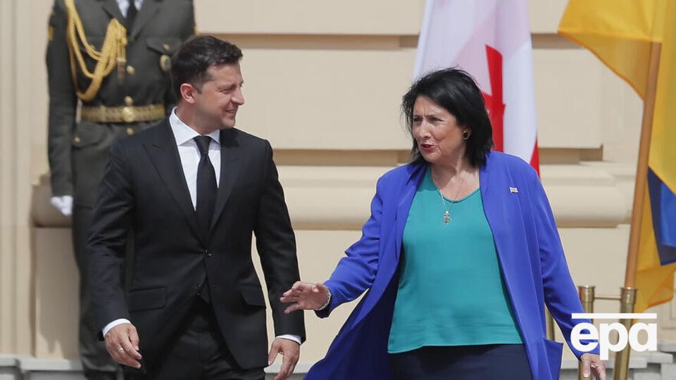 Зурабішвілі (праворуч) заявила, що грузини солідарні з Україною, оскільки добре знають, що таке російська агресія