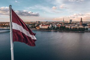 В стране также запретили пропаганду и прославление мероприятий, содержащих идеологию нацистского и коммунистического режимов