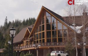 Территория резиденции составляет 120 га, на фото – главный дом