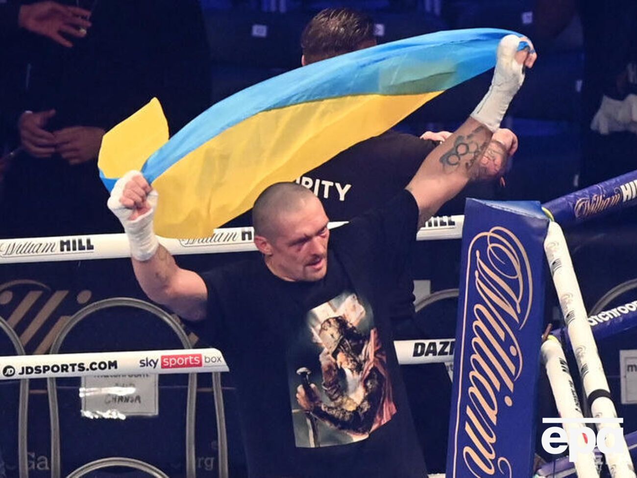 Будинок Усика у Ворзелі пошкодили російські окупанти, повідомила дружина боксера