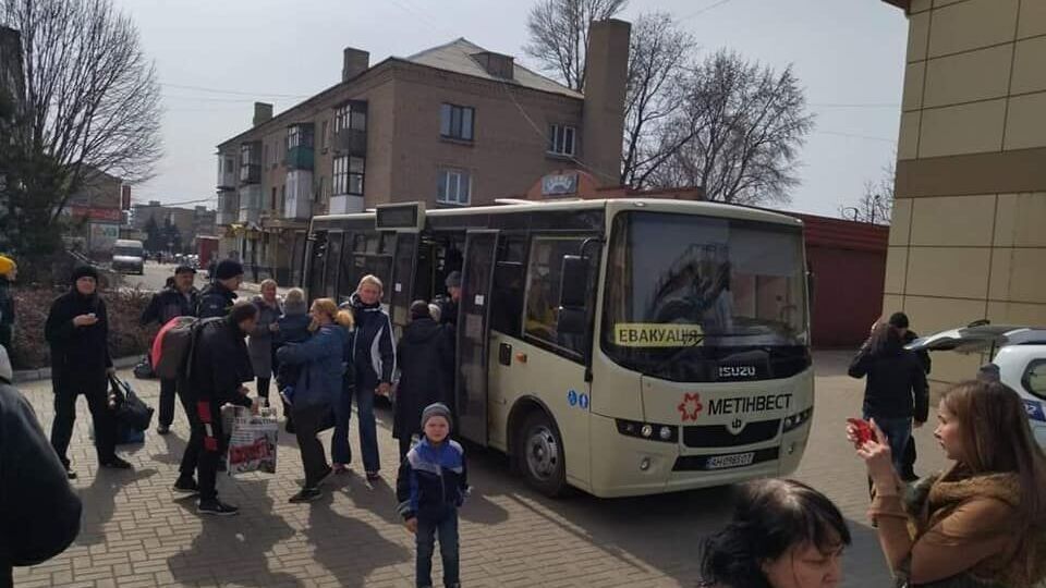Українська влада планує вивезти кілька тисяч мирних громадян