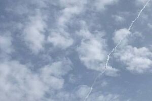 В небе на Белгородом был виден дымный след, отметили жители города в соцсетях