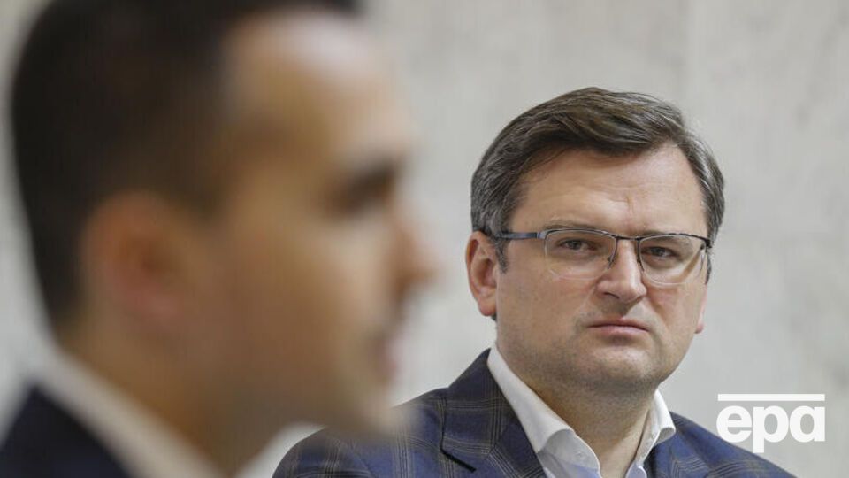 Кулеба в ответ на вопрос о пожаре на нефтебазе в Белгороде сказал, что он "человек не военный" и не может ни подтвердить, ни опровергнуть сообщения о причастности Украины