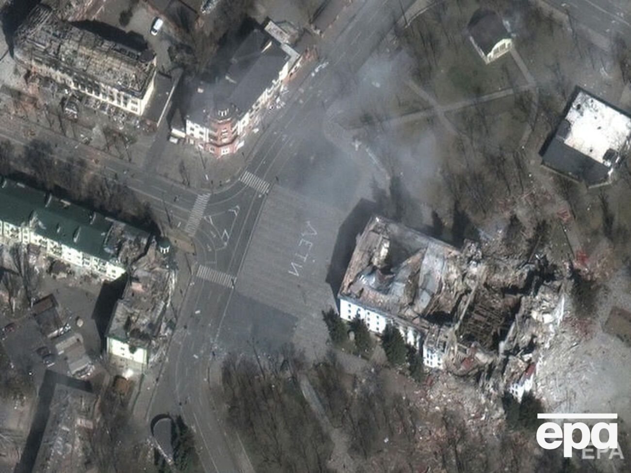 Оккупанты бомбят Мариуполь с начала войны