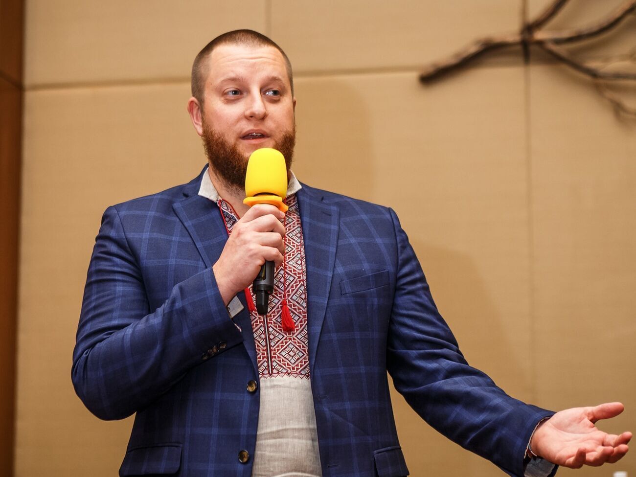 Зараз паспорт із тризубцем на обкладинці – як диплом найелітнішої у світі школи, знак належності до нації, якою захоплена вся планета