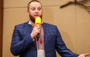 Зараз паспорт із тризубцем на обкладинці – як диплом найелітнішої у світі школи, знак належності до нації, якою захоплена вся планета