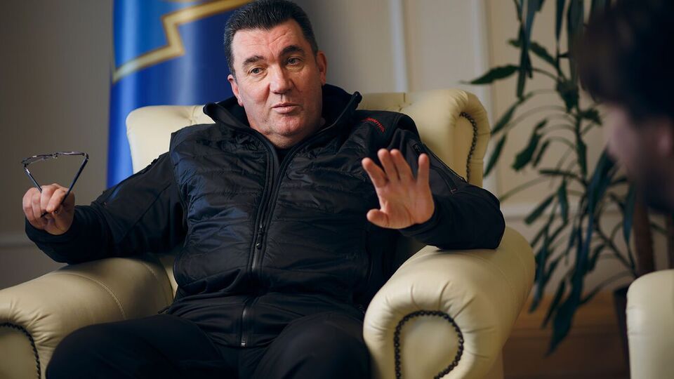 Данілов про пожежу у Бєлгороді: Пєсков – ця людина з вусами – каже, що це не сприяє перемовинам. А чи сприяє перемовинам, коли вони вбивають наших дітей і жінок?