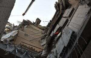 В результате попадания ракеты произошло разрушение центральной секции здания Николаевской ОГА с первого по девятый этаж