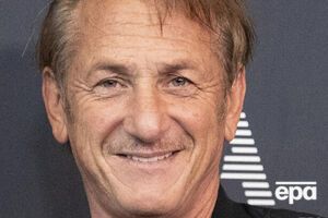 По словам Пенна, покупка двух эскадрилий истребителей F-15 или F-16 обойдется миллиардерам в $300 млн