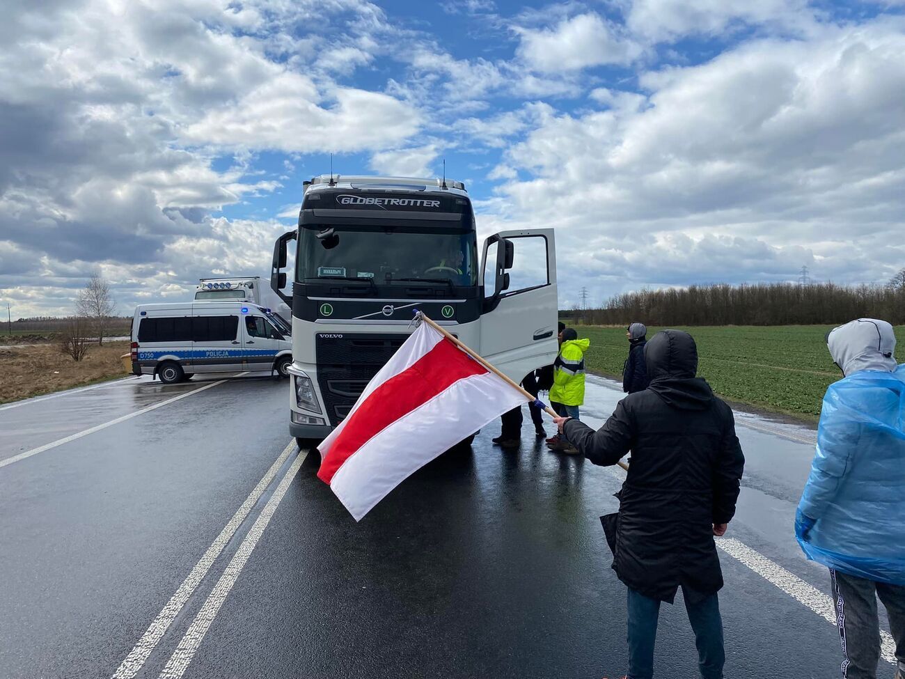 Польские и украинские активисты блокировали проезд фур с белорусскими и российскими номерами с середины марта