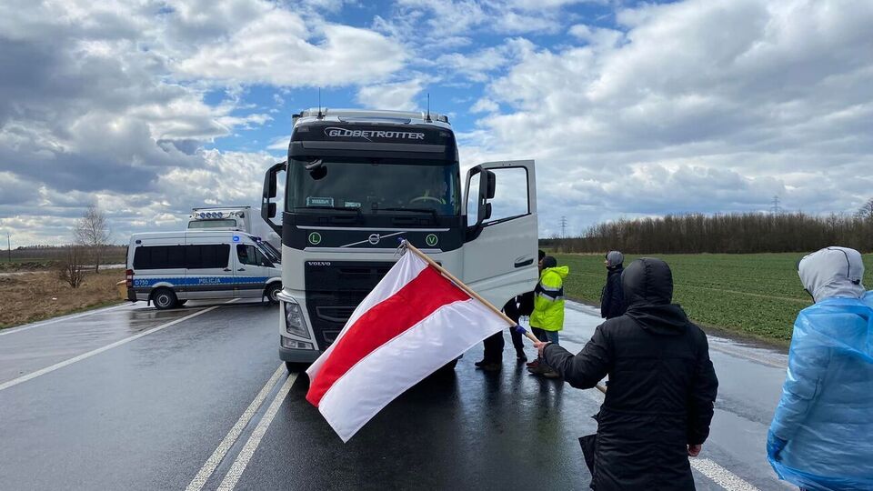 Польские и украинские активисты блокировали проезд фур с белорусскими и российскими номерами с середины марта