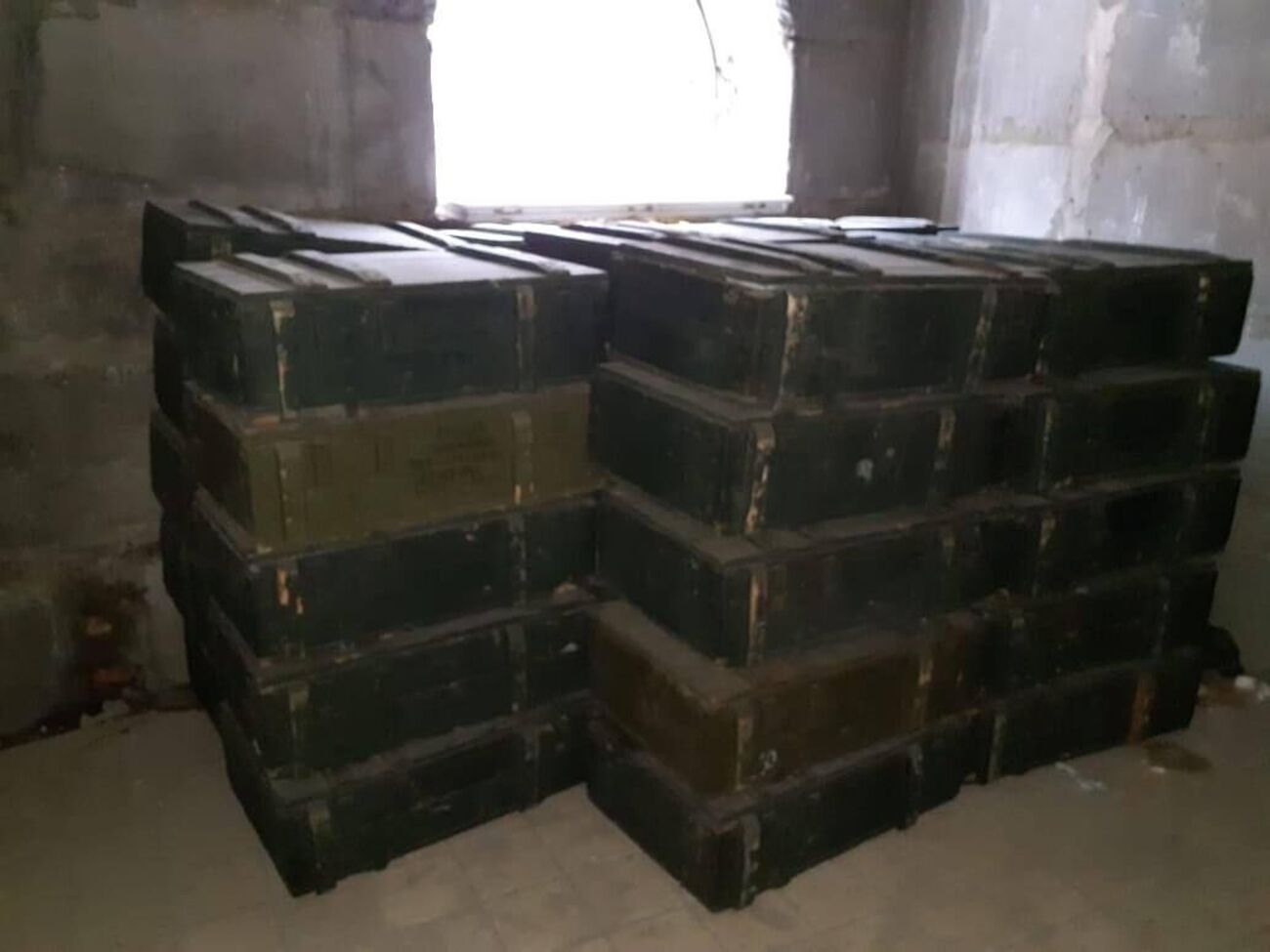 Велику схованку боєприпасів було виявлено в Гостомелі, зазначили у МВС України