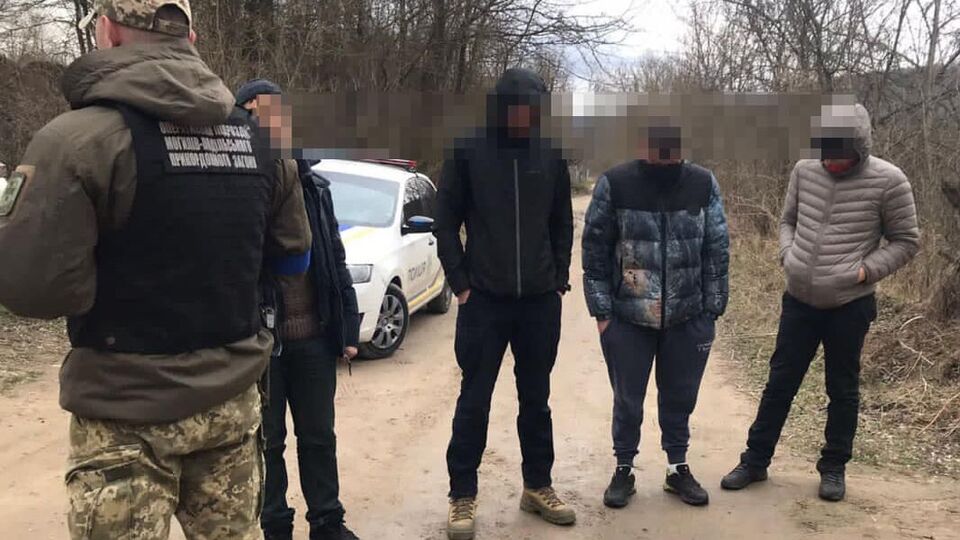 Прикордонники розповіли, як чоловіки намагаються перетнути кордон України