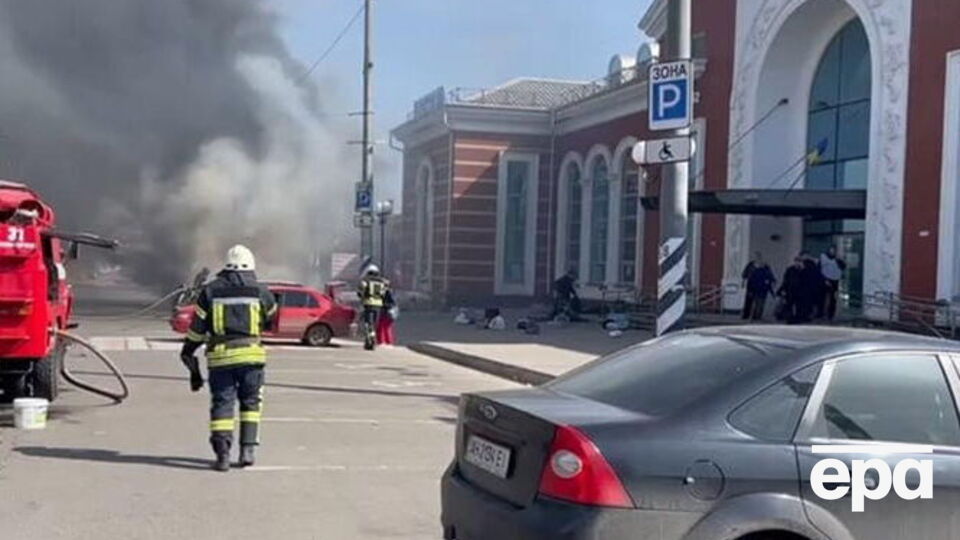 Російські окупанти 8 квітня завдали удару по залізничному вокзалу Краматорська