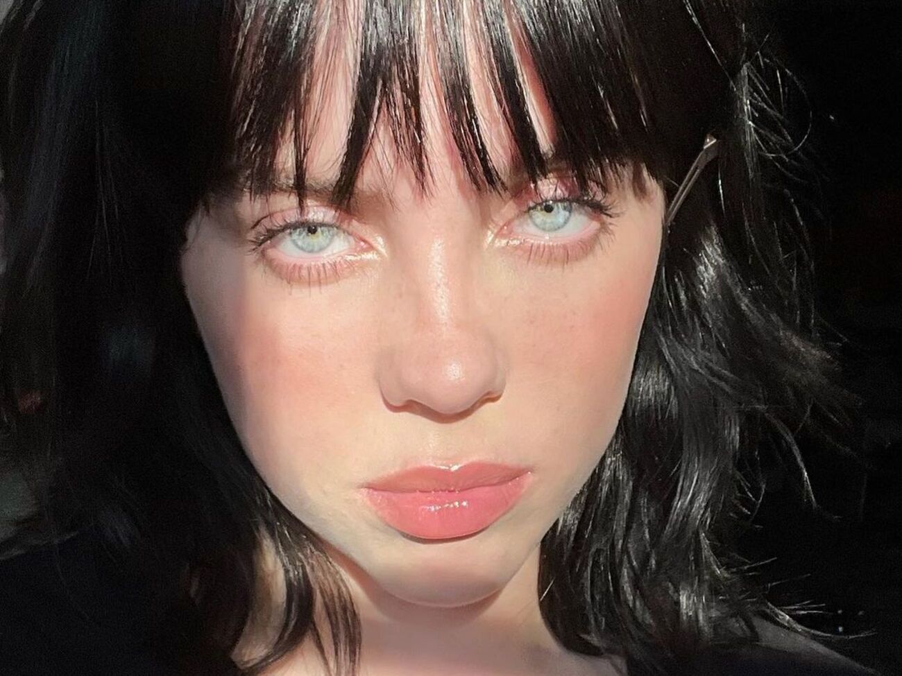 Айліш: Я присвячую пісню народу України, людям, які так сильно страждають сьогодні