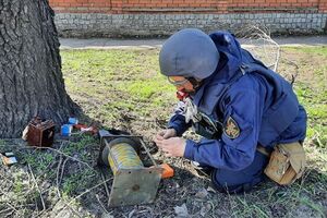 Сапери ДСНС знищують міни на місці