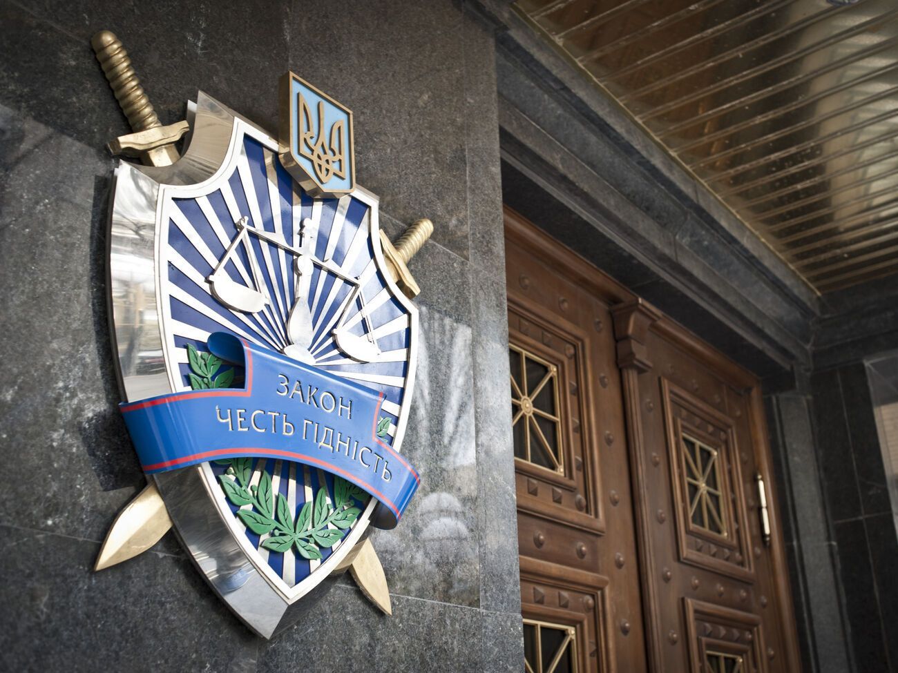 За даними Офісу генпрокурора, мер Рубіжного публічно підтримав рішення РФ щодо проведення в Україні так званої спецоперації