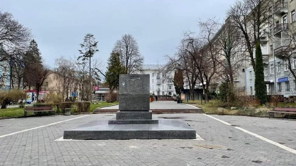 После демонтажа памятника Пушкину жители Тернополя требуют снять в городе памятники, связанные со Второй мировой войной