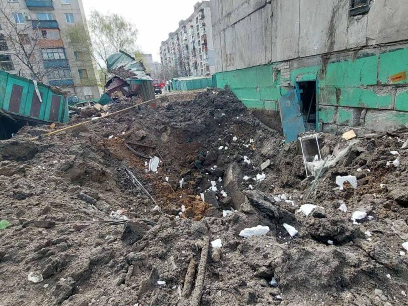 Гайдай сообщил о прямом попадании в многоэтажку