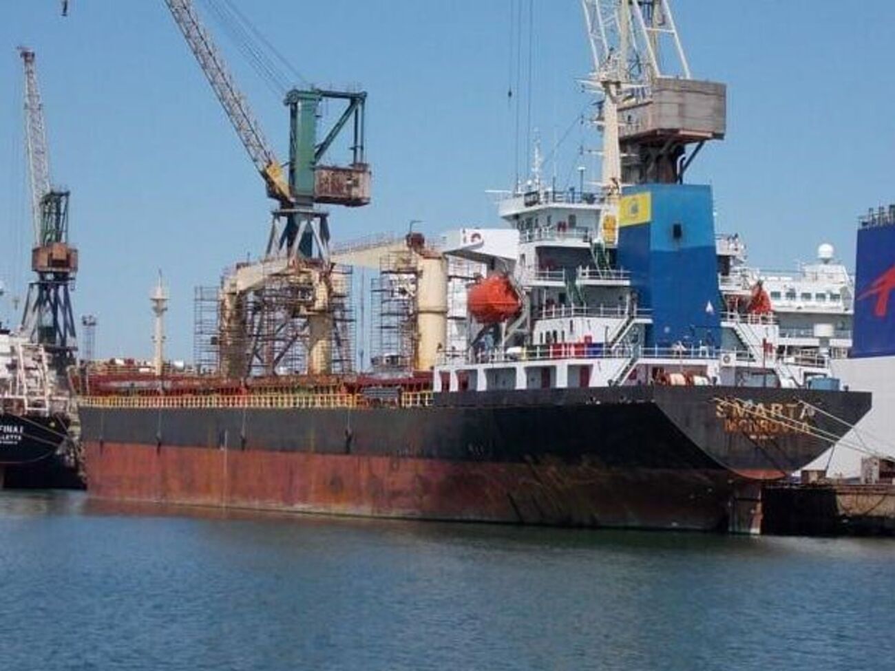 Судно не смогло уйти в Турцию