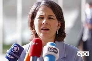 Україні потрібно більше військової техніки, зазначила Бербок