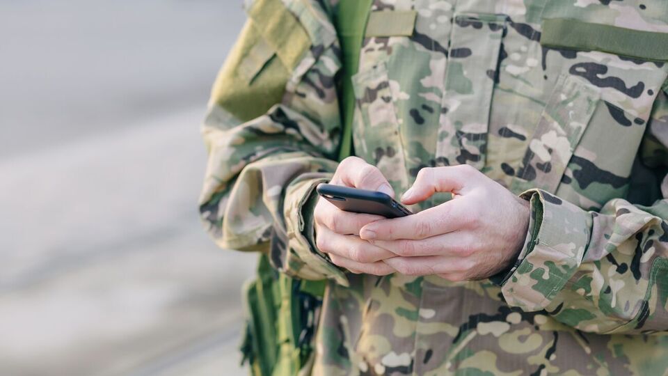Розробники запевняють, що застосунок не містить, не зберігає і не передає персональних даних