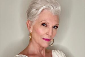 Мей Маск: Підтримайте Україну