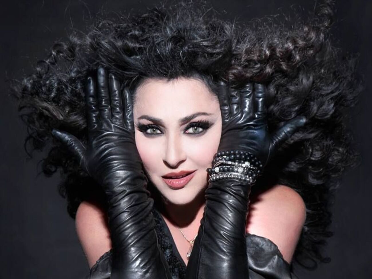 Лоліта ігнорує війну Росії проти України