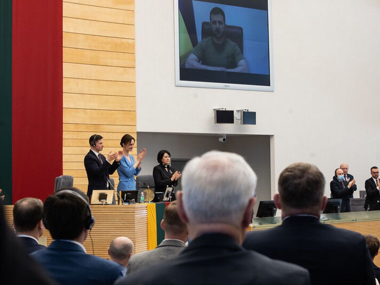 Члени литовського Сейму стоячи аплодували Зеленському