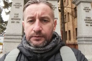 Жадан повідомив, що витратить премію на придбання автобусів для волонтерів
