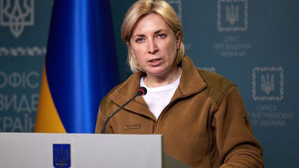 По словам Верещук, среди задержанных россиянами 500 женщин